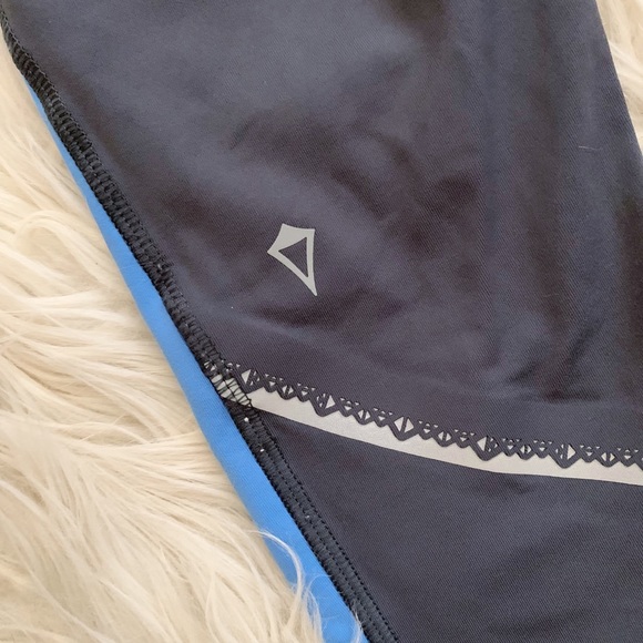 (SOLD) Ivivva Reflective Leggings - Picture 5 of 7